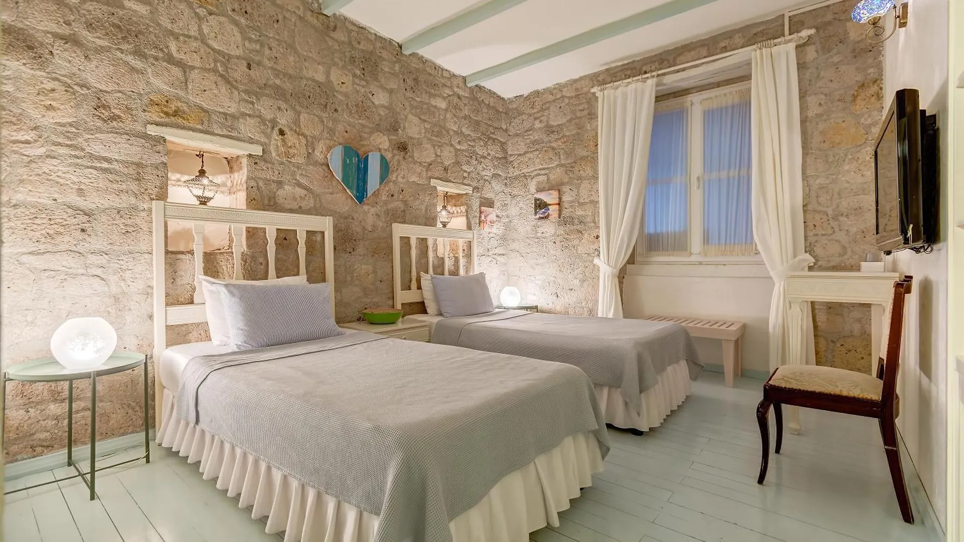 Beyazhan Hotel Alaçatı 2*,
